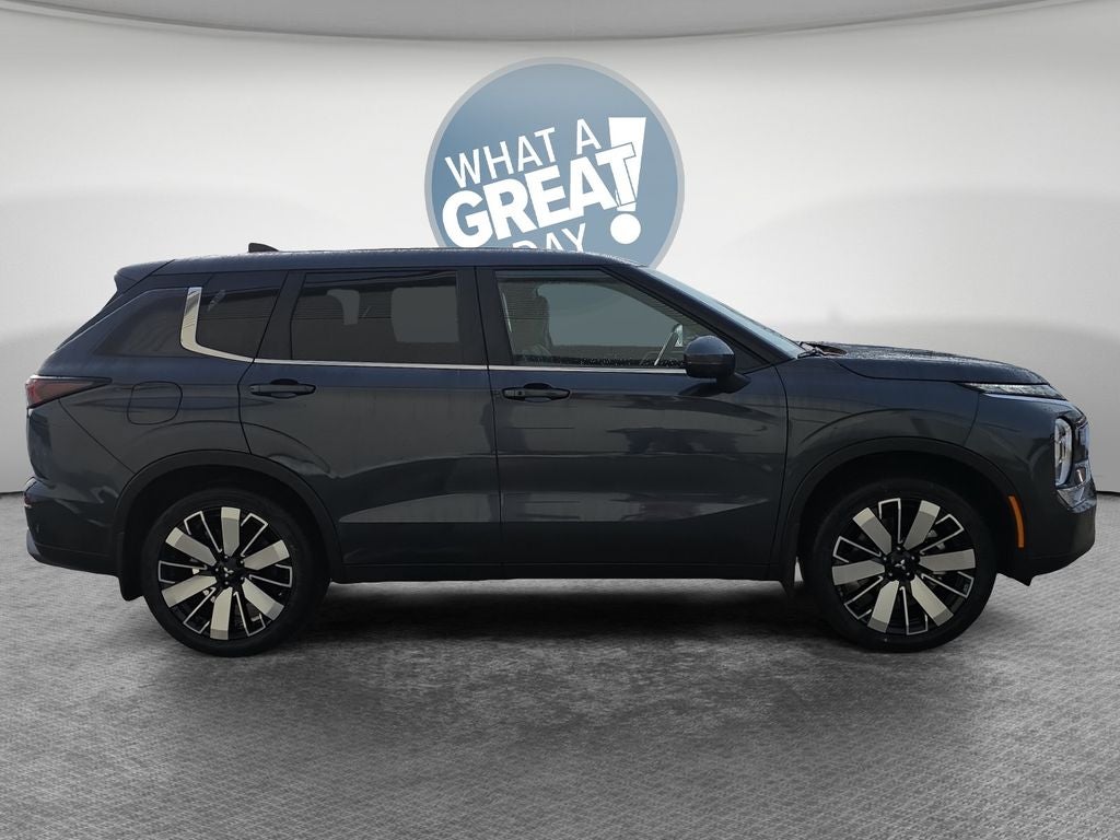 2026 Mitsubishi Outlander Base