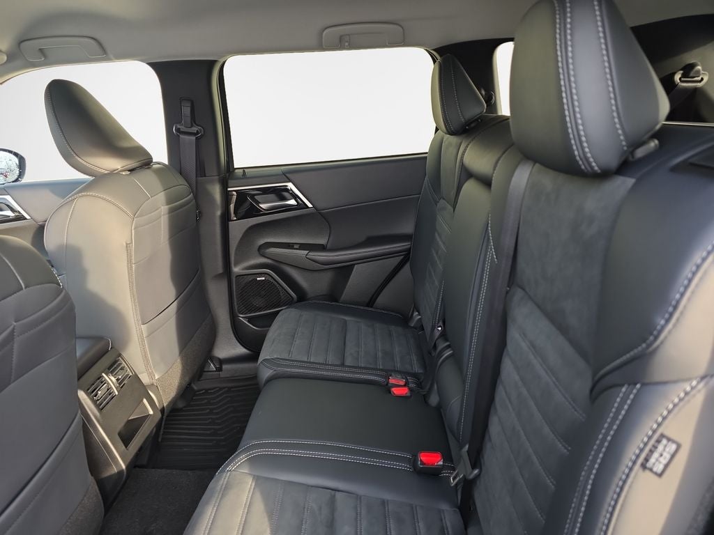 2026 Mitsubishi Outlander Base