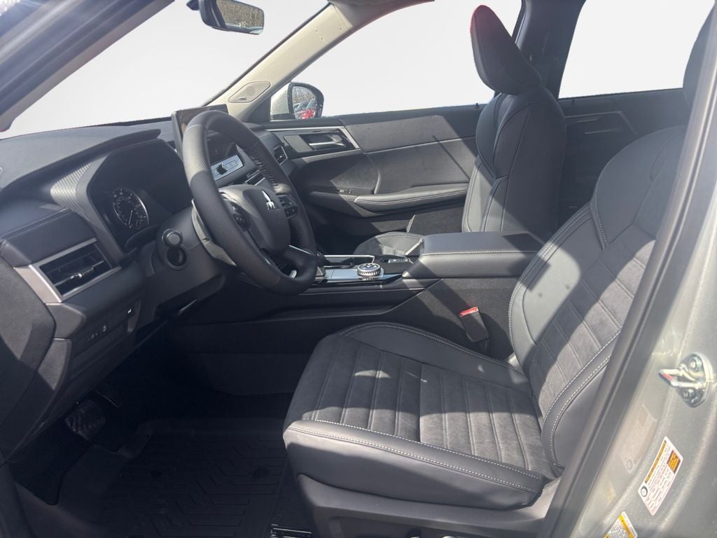 2026 Mitsubishi Outlander Base