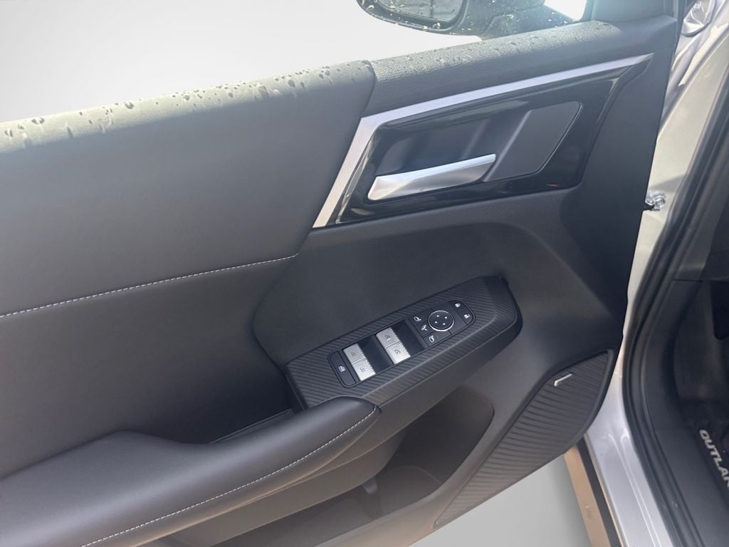 2026 Mitsubishi Outlander Base