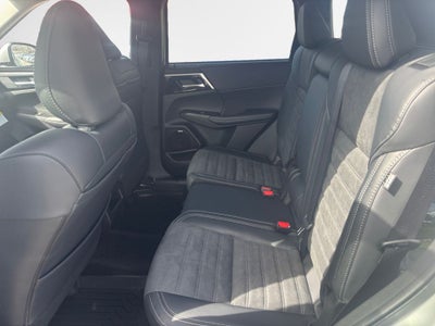 2026 Mitsubishi Outlander Base