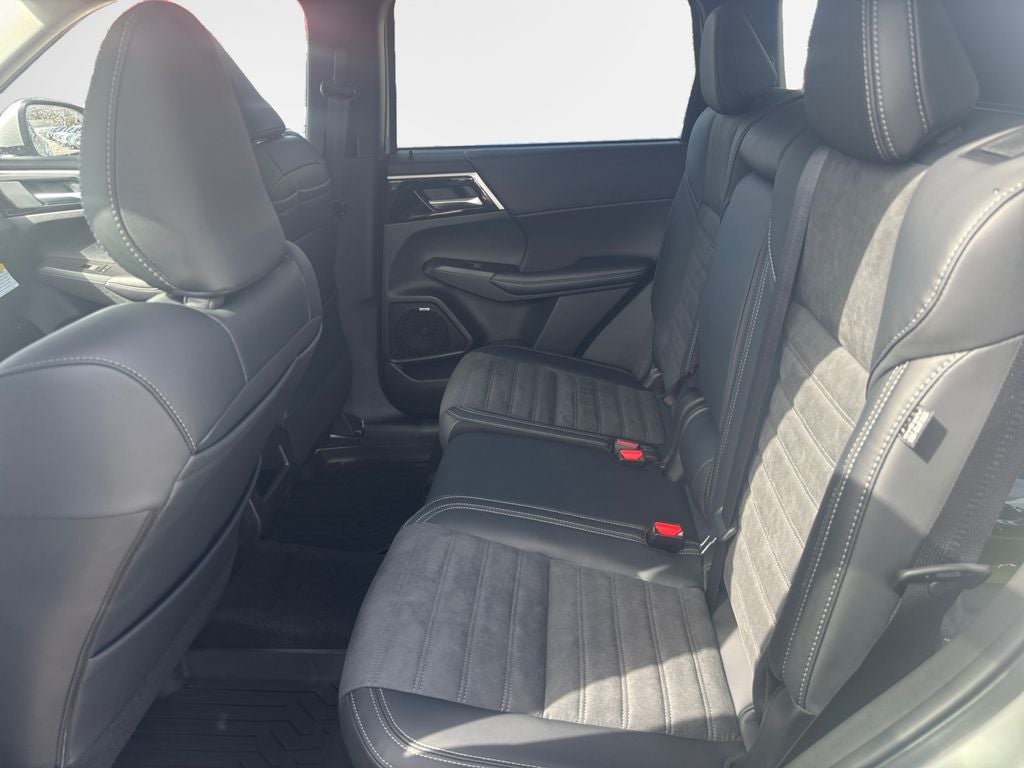 2026 Mitsubishi Outlander Base