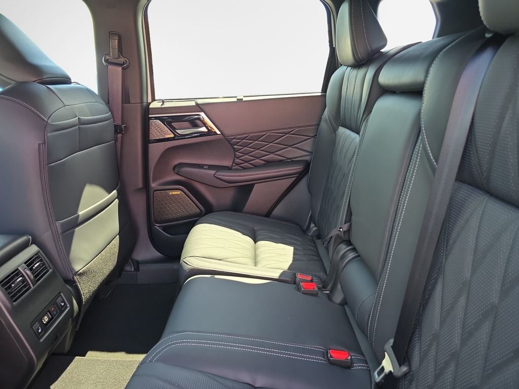 2026 Mitsubishi Outlander Base
