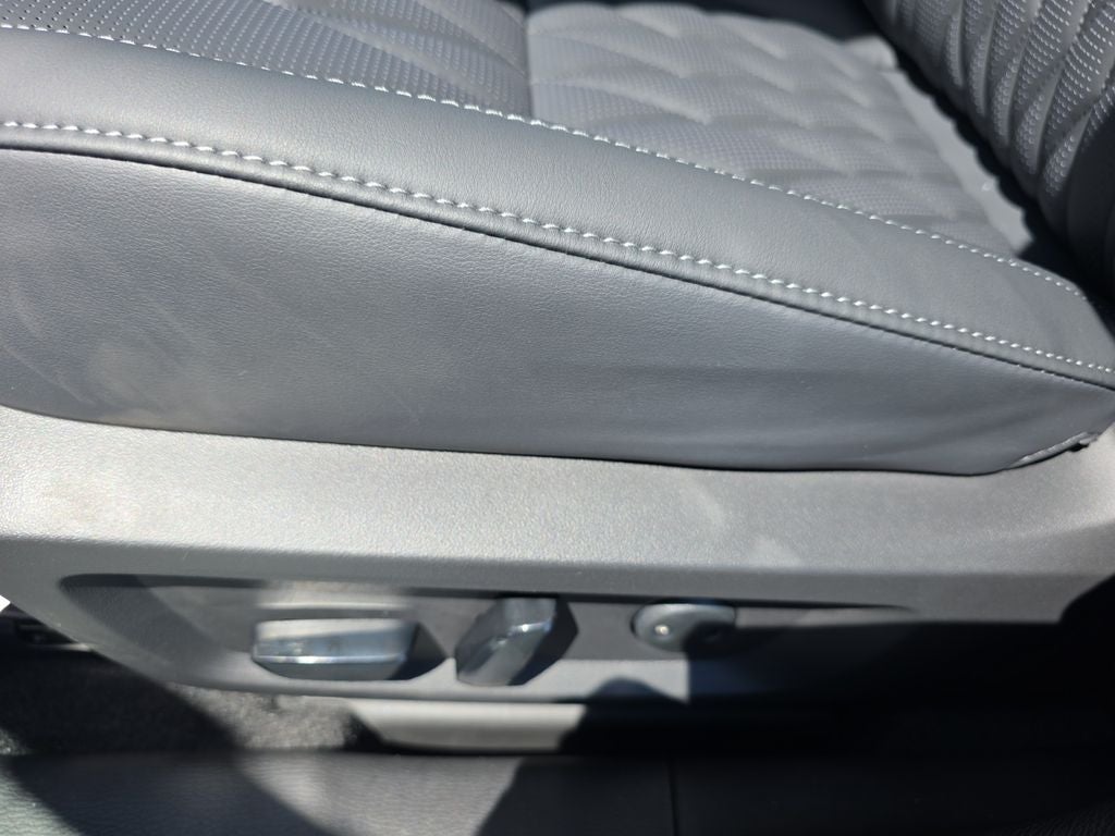 2026 Mitsubishi Outlander Base