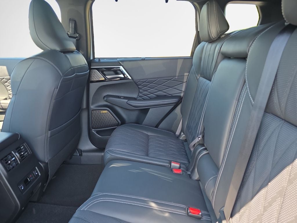 2026 Mitsubishi Outlander Base