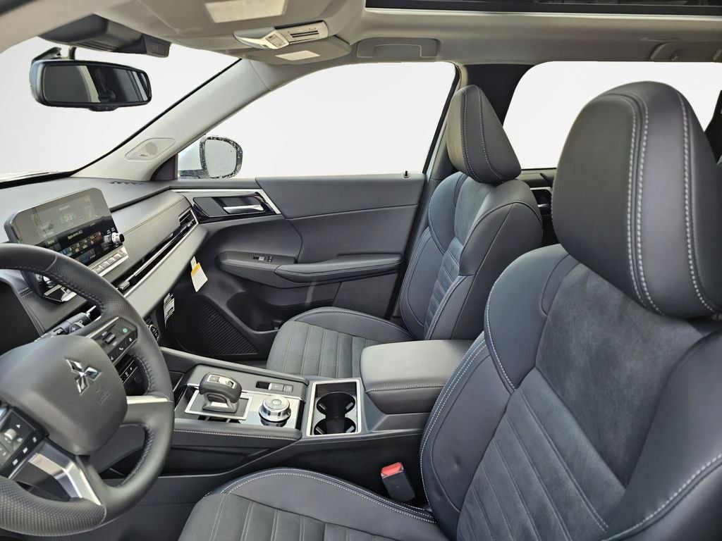 2025 Mitsubishi Outlander PHEV SE