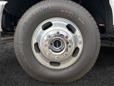 2026 Ford F-350SD XL DRW 4x4 / 6.7L Diesel / 9' Service Body