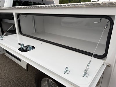2026 Ford F-350SD XL DRW 4x4 / 6.7L Diesel / 9' Service Body