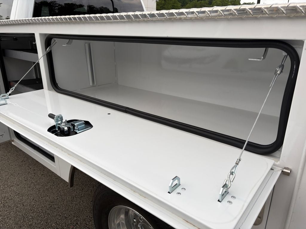 2026 Ford F-350SD XL DRW 4x4 / 6.7L Diesel / 9' Service Body