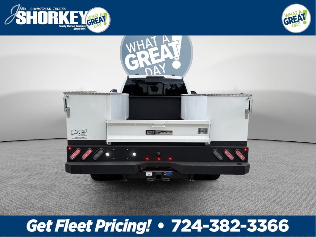 2026 Ford F-350SD XL DRW 4x4 / 6.7L Diesel / 9' Service Body