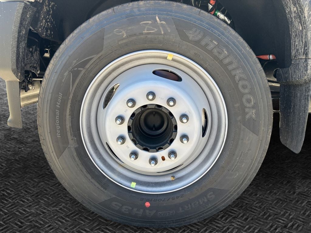 2026 Ford F-600SD XL DRW 4x2 / 7.3L V8 / 20' Steel Rollback