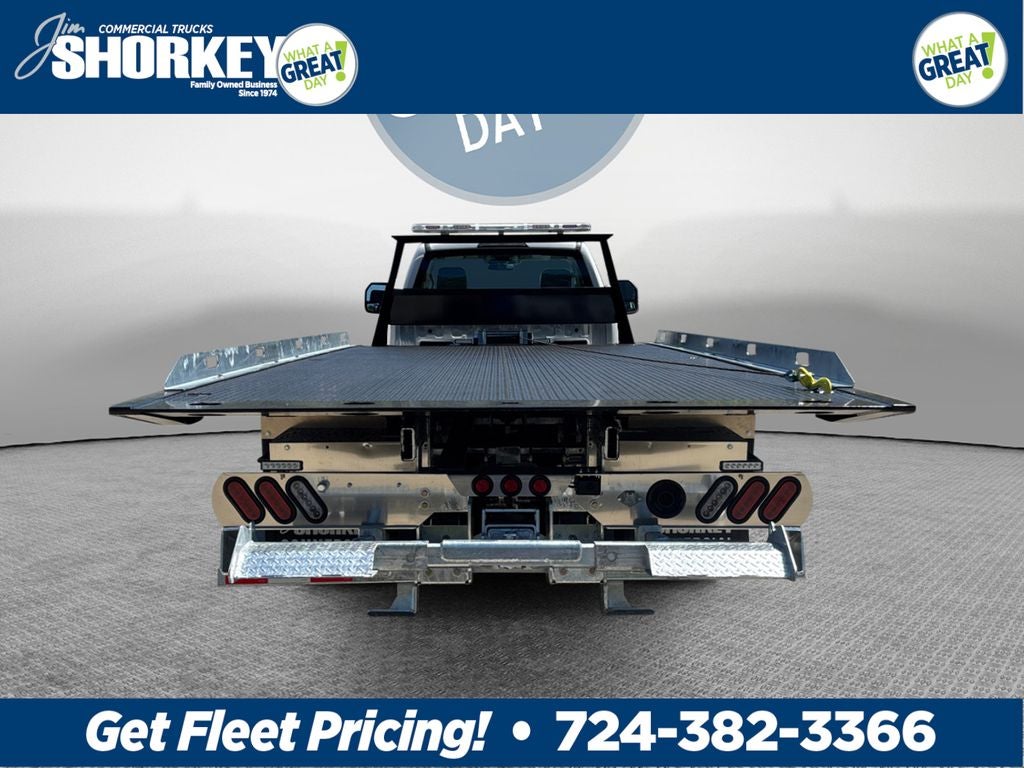 2026 Ford F-600SD XL DRW 4x2 / 7.3L V8 / 20' Steel Rollback