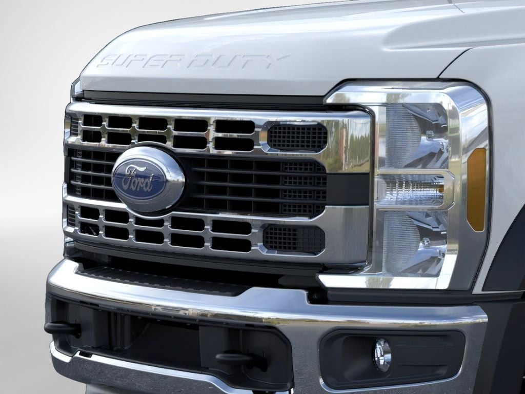 2026 Ford F-600SD XL DRW 4x2 / 7.3L V8 / 120" CA Chassis