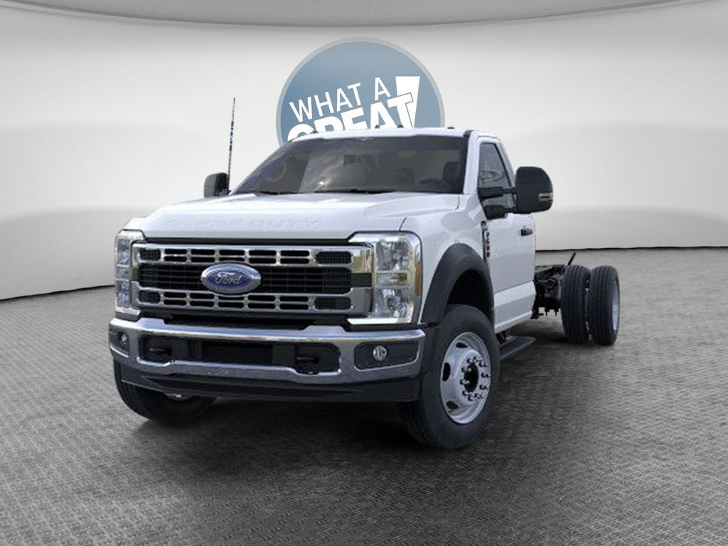 2026 Ford F-600SD XL DRW 4x2 / 7.3L V8 / 120" CA Chassis