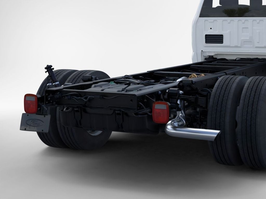 2026 Ford F-600SD XL DRW 4x2 / 7.3L V8 / 120" CA Chassis