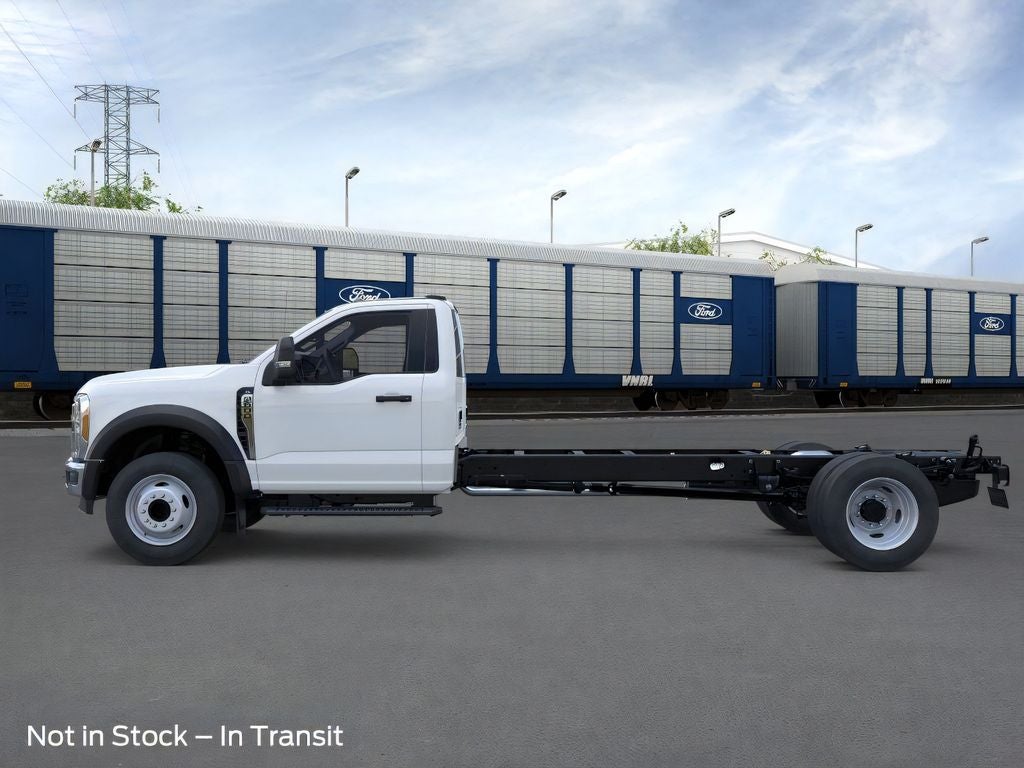 2026 Ford F-600SD XL DRW 4x2 / 7.3L V8 / 120" CA Chassis