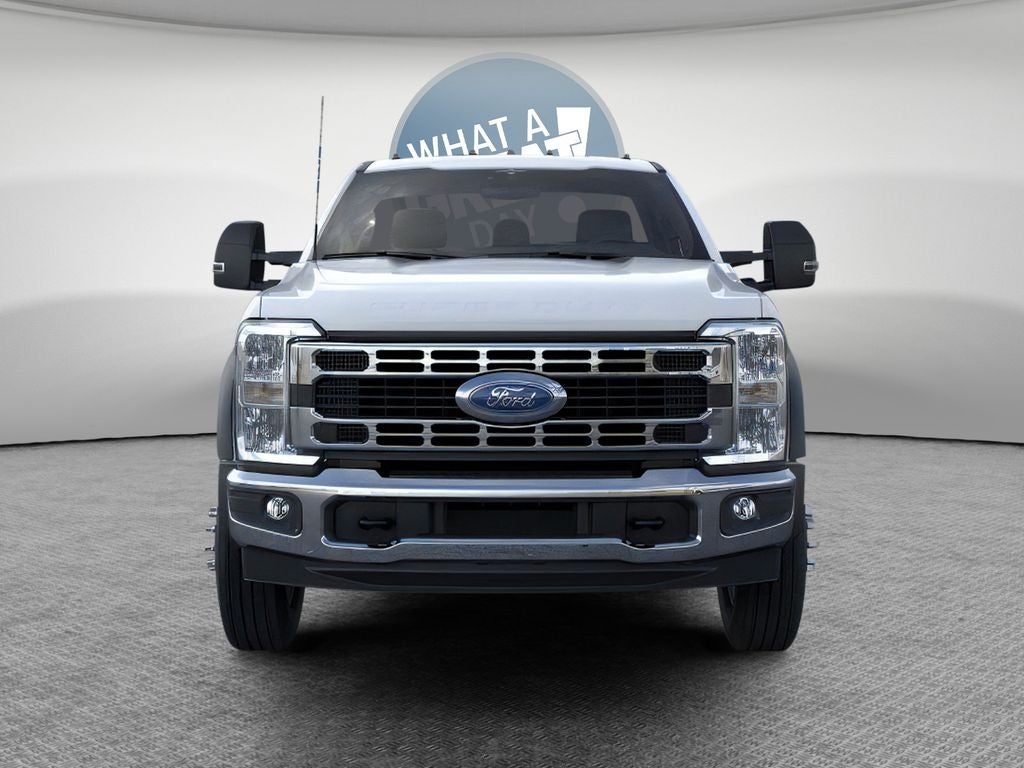 2026 Ford F-600SD XL DRW 4x2 / 7.3L V8 / 120" CA Chassis