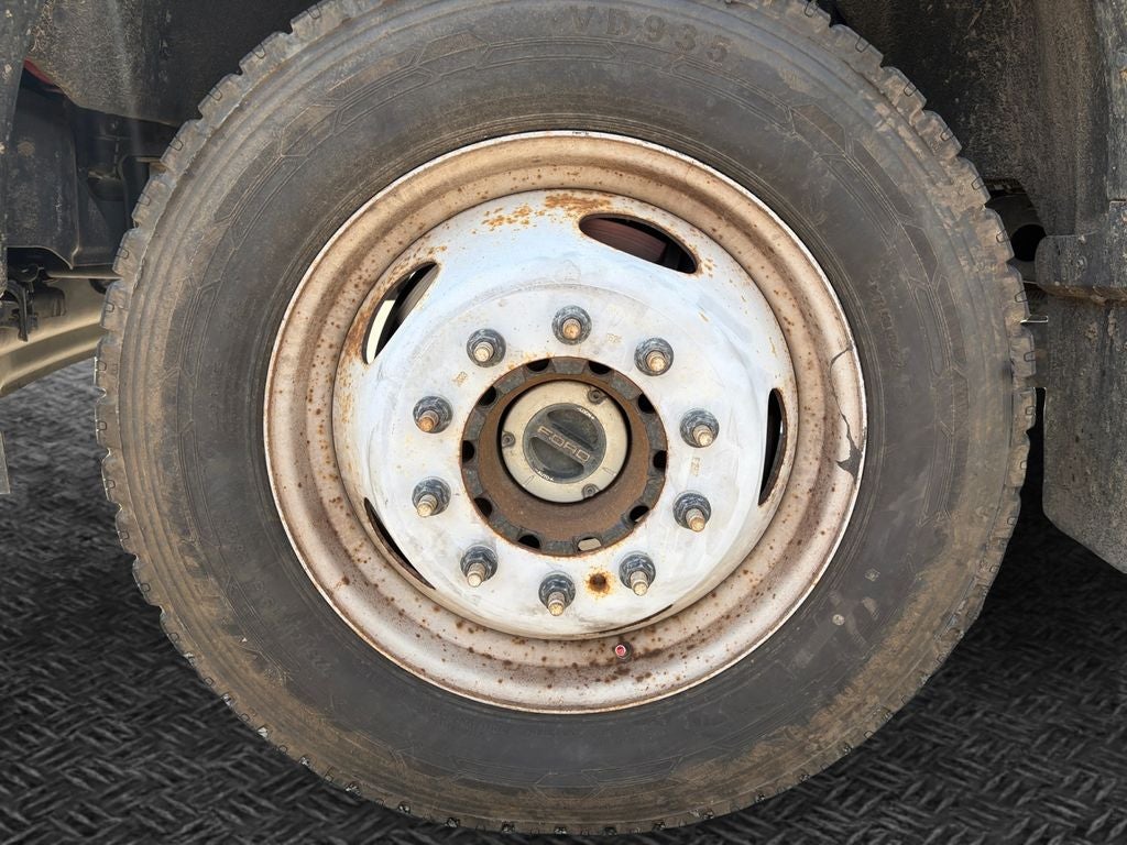 2023 Ford F-550SD XL DRW 4x4 / 6.7L Diesel / 9'7" Steel Dump w/L-Pack