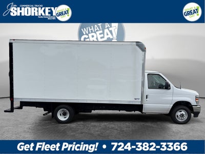 2027 Ford E-450SD Base DRW / 7.3L V8 / 16' Box w/Ramp