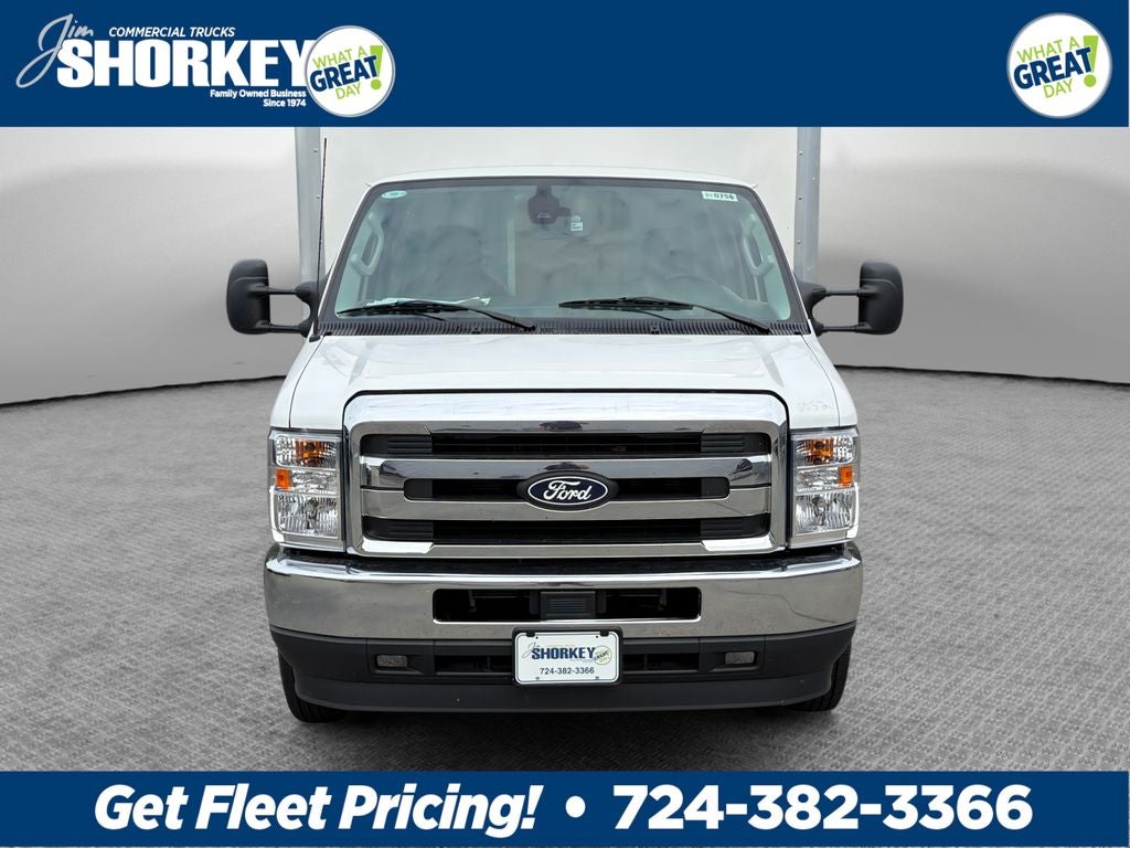 2027 Ford E-450SD Base DRW / 7.3L V8 / 16' Box w/Ramp