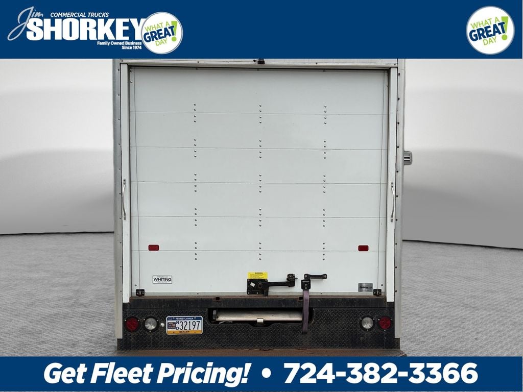 2022 Ford E-450SD Base DRW / 7.3L V8 / 17' Box