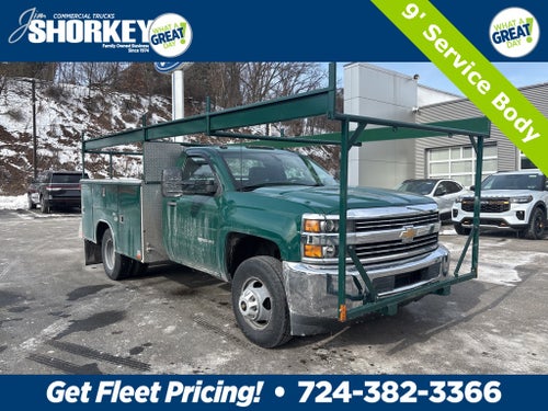 2018 Chevrolet Silverado 3500HD Work Truck DRW / 6.0L V8 / 9' Service Body