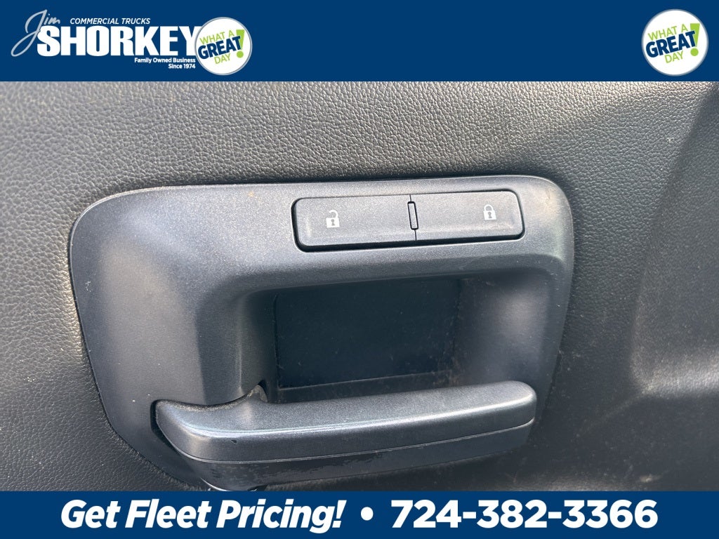 2018 Chevrolet Silverado 3500HD Work Truck DRW / 6.0L V8 / 9' Service Body