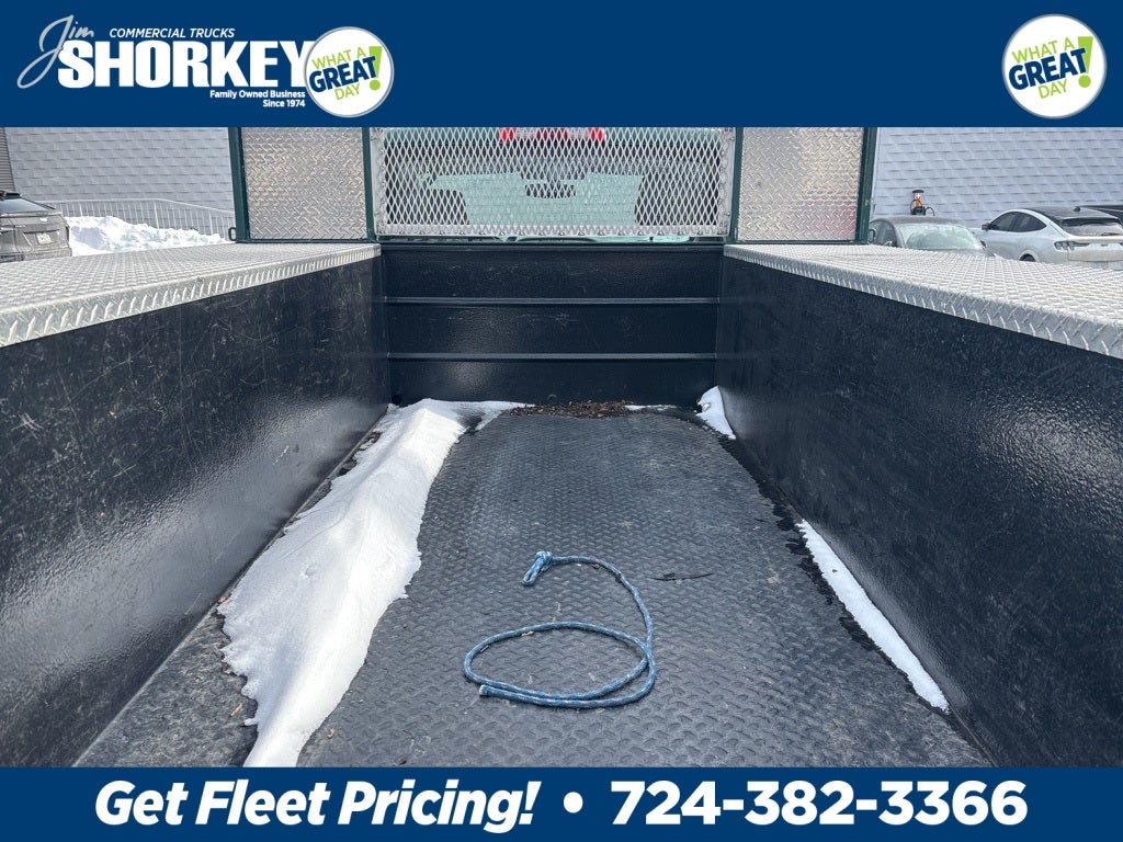 2018 Chevrolet Silverado 3500HD Work Truck DRW / 6.0L V8 / 9' Service Body