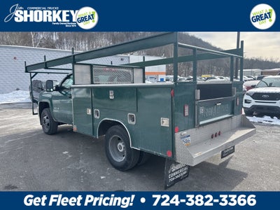 2018 Chevrolet Silverado 3500HD Work Truck DRW / 6.0L V8 / 9' Service Body