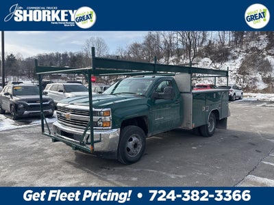2018 Chevrolet Silverado 3500HD Work Truck DRW / 6.0L V8 / 9' Service Body