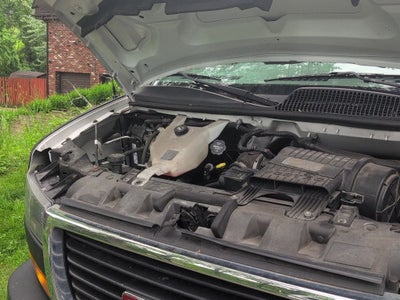 2020 GMC Savana 2500 Work Van / 6.0L V8 / 135" WB