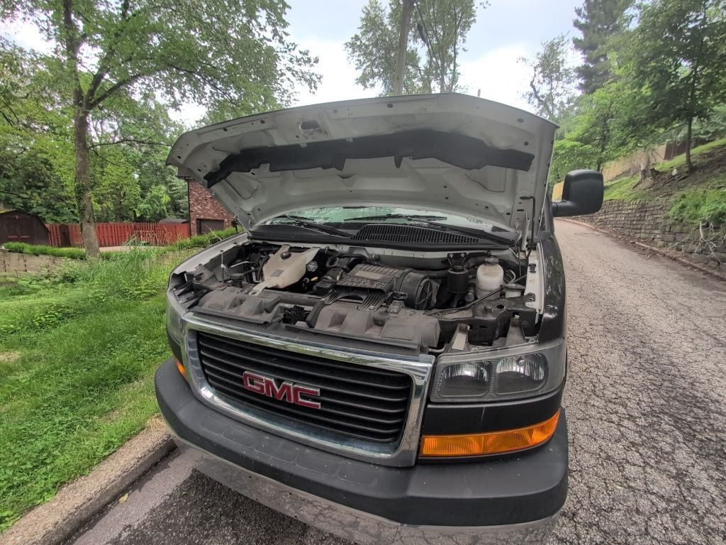 2020 GMC Savana 2500 Work Van / 6.0L V8 / 135" WB
