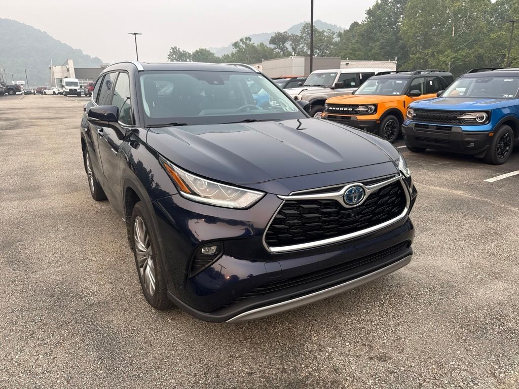 2021 Toyota Highlander Hybrid Platinum