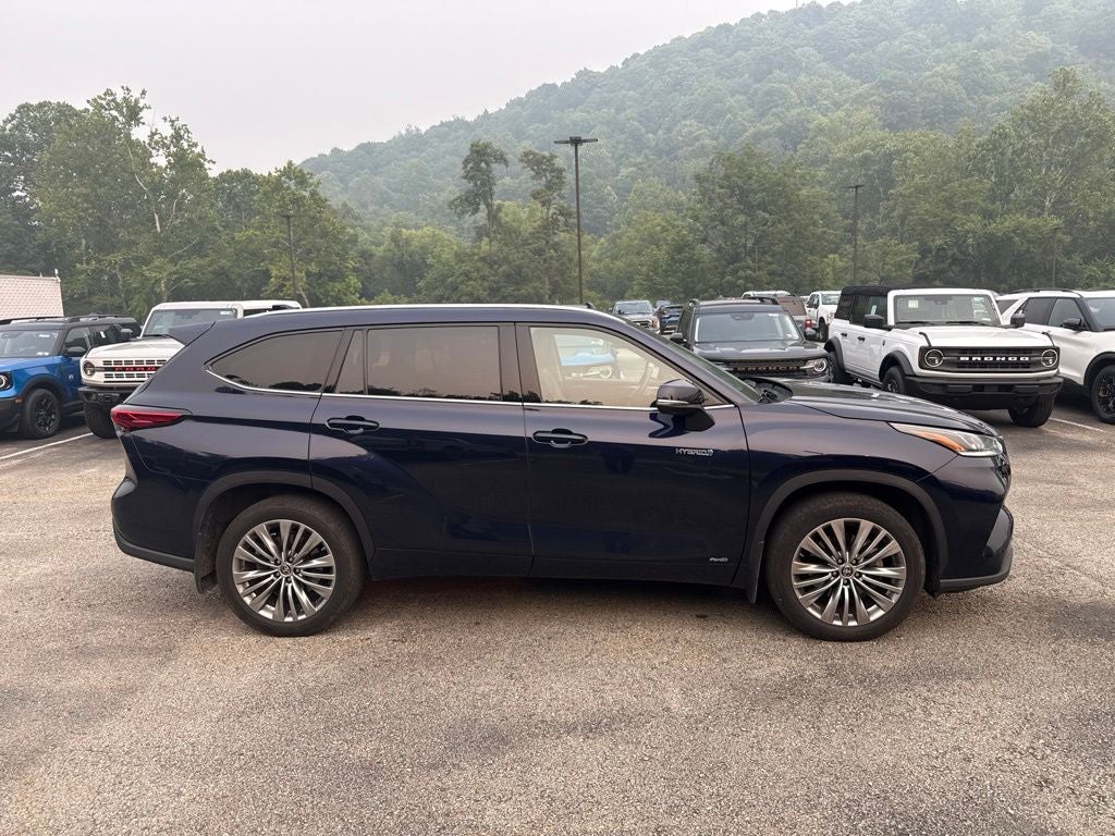 2021 Toyota Highlander Hybrid Platinum