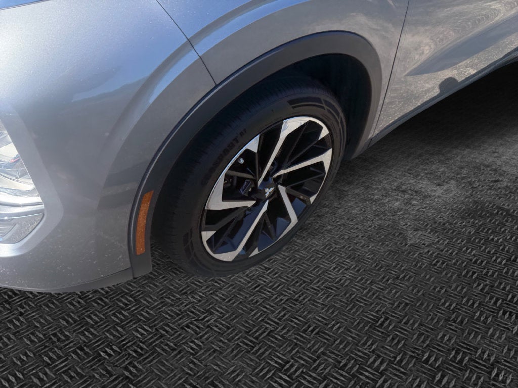 2022 Mitsubishi Outlander Base