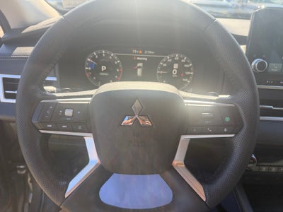 2022 Mitsubishi Outlander Base