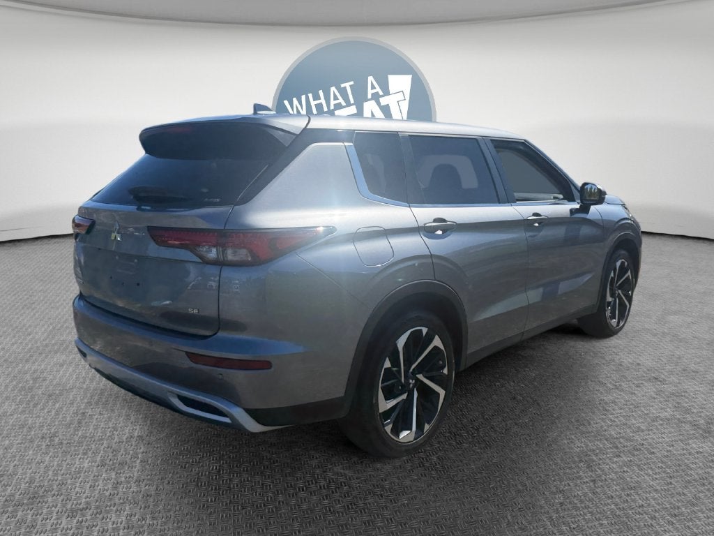 2022 Mitsubishi Outlander Base
