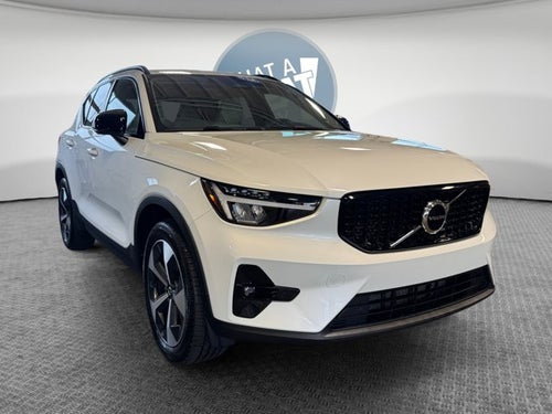 2023 Volvo XC40 B5 Plus Dark Theme