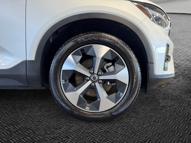 2023 Volvo XC40 B5 Plus Dark Theme