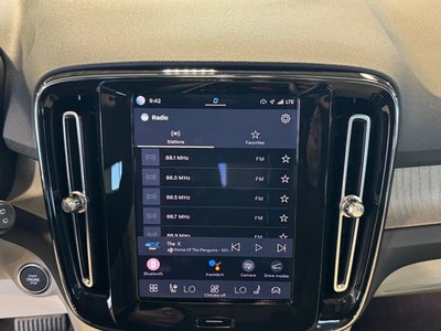 2023 Volvo XC40 B5 Plus Dark Theme