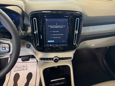 2023 Volvo XC40 B5 Plus Dark Theme