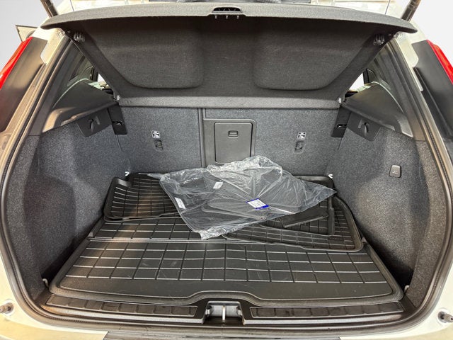 2023 Volvo XC40 B5 Plus Dark Theme