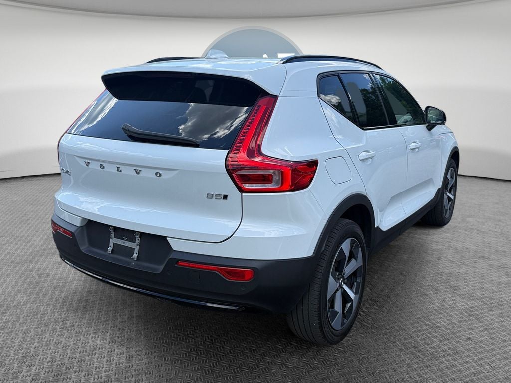 2023 Volvo XC40 B5 Plus Dark Theme