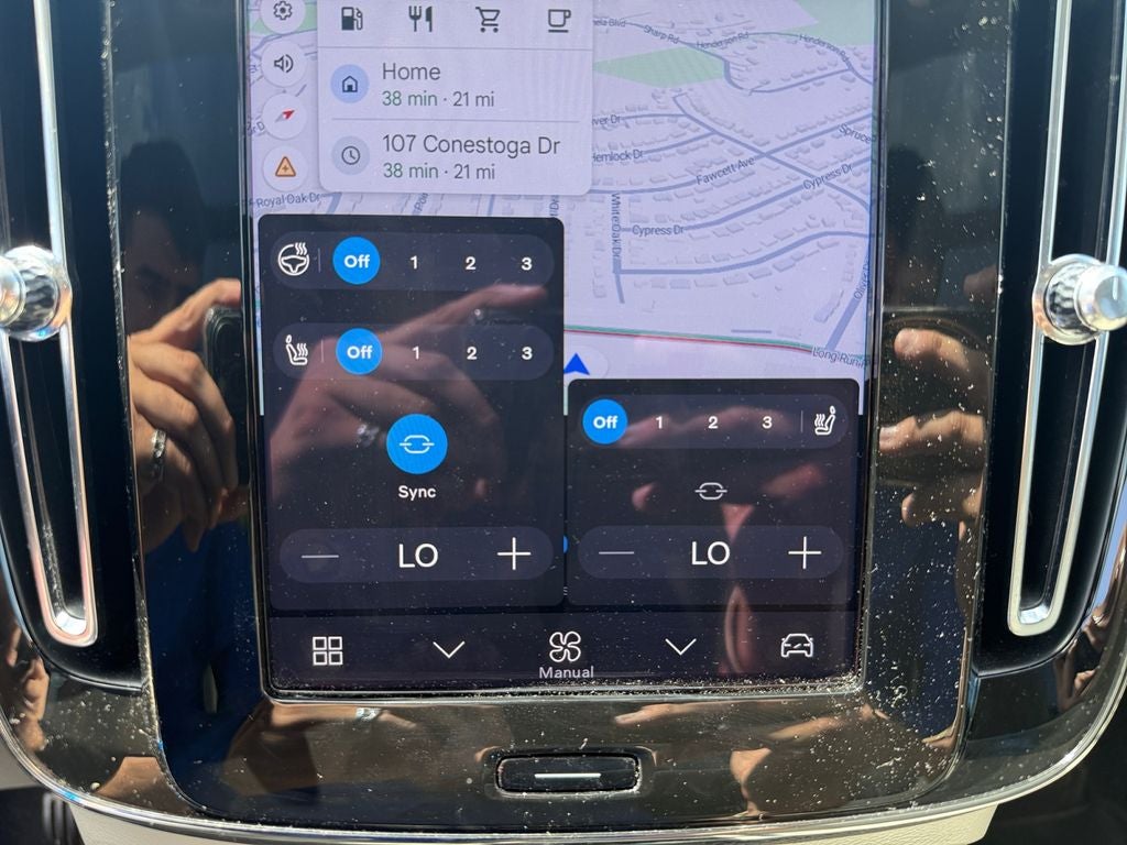 2023 Volvo XC40 B5 Plus Dark Theme