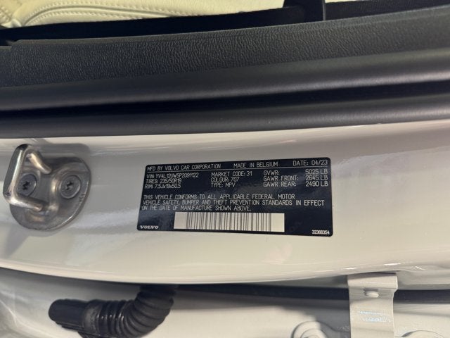 2023 Volvo XC40 B5 Plus Dark Theme