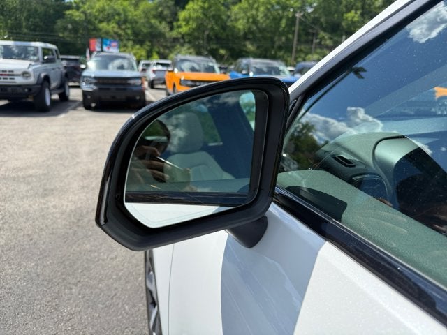 2023 Volvo XC40 B5 Plus Dark Theme