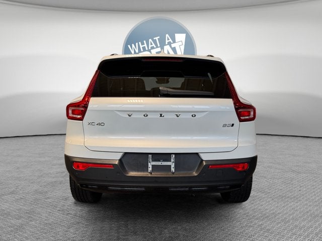 2023 Volvo XC40 B5 Plus Dark Theme