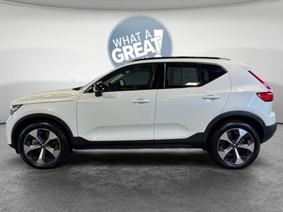 2023 Volvo XC40 B5 Plus Dark Theme