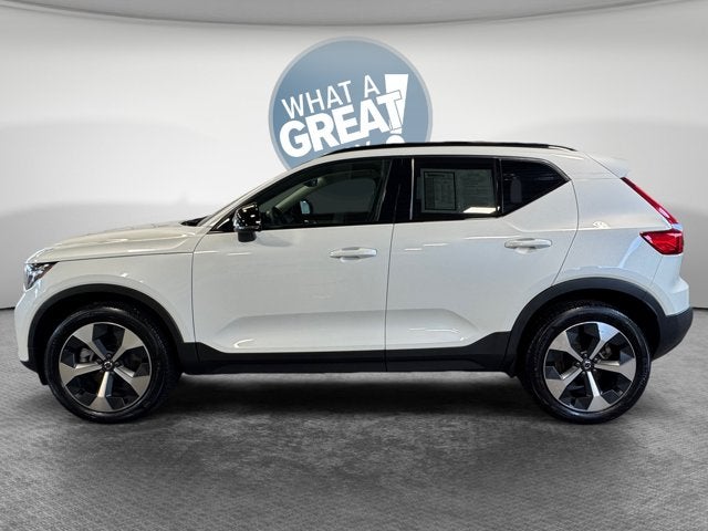 2023 Volvo XC40 B5 Plus Dark Theme