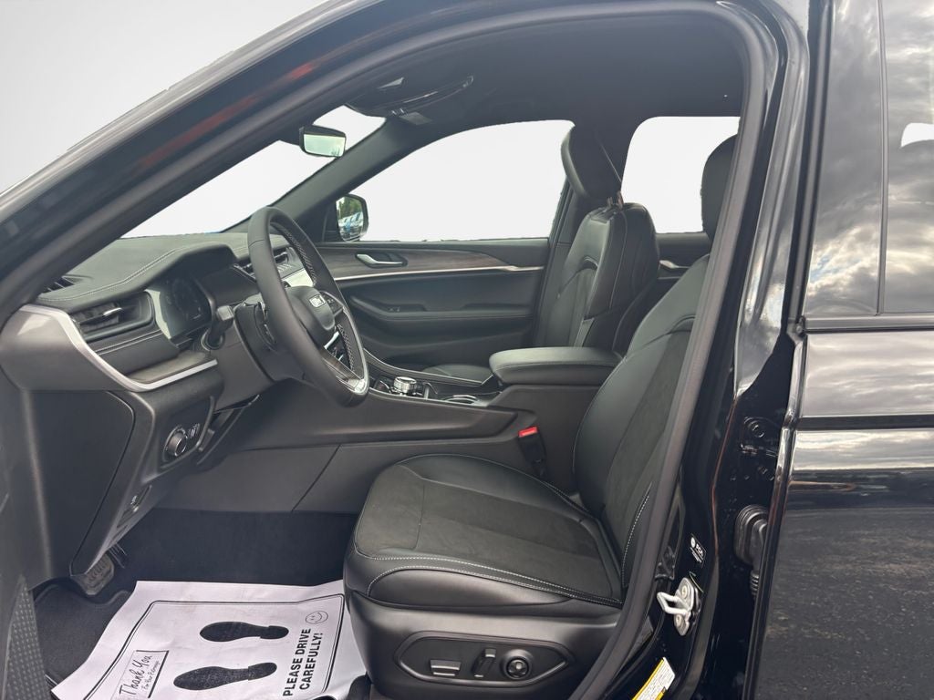2026 Jeep Grand Cherokee Altitude